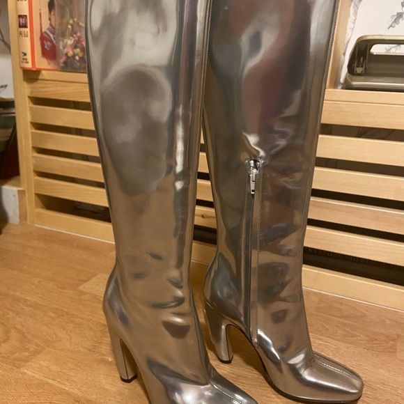 Bottega Venetia silver mirror leather. New with box - Picture 5 of 5